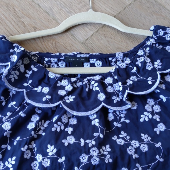 Ann Taylor ruffled blouse - Picture 4 of 4